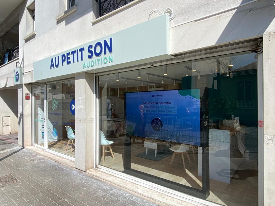 Vitrine du centre auditif à Villepinte